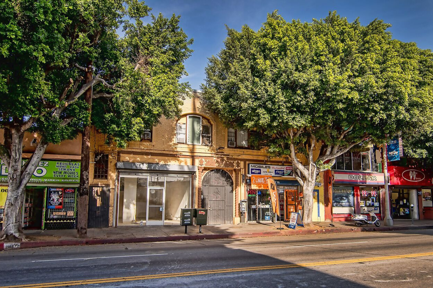 2105-2107 E Cesar Chavez Ave