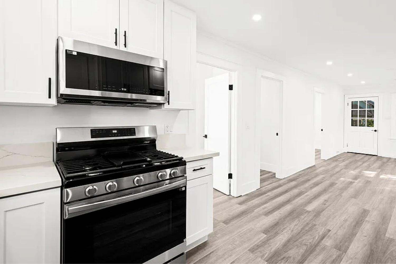 10 354 N Avenue 57 in Highland Park stove