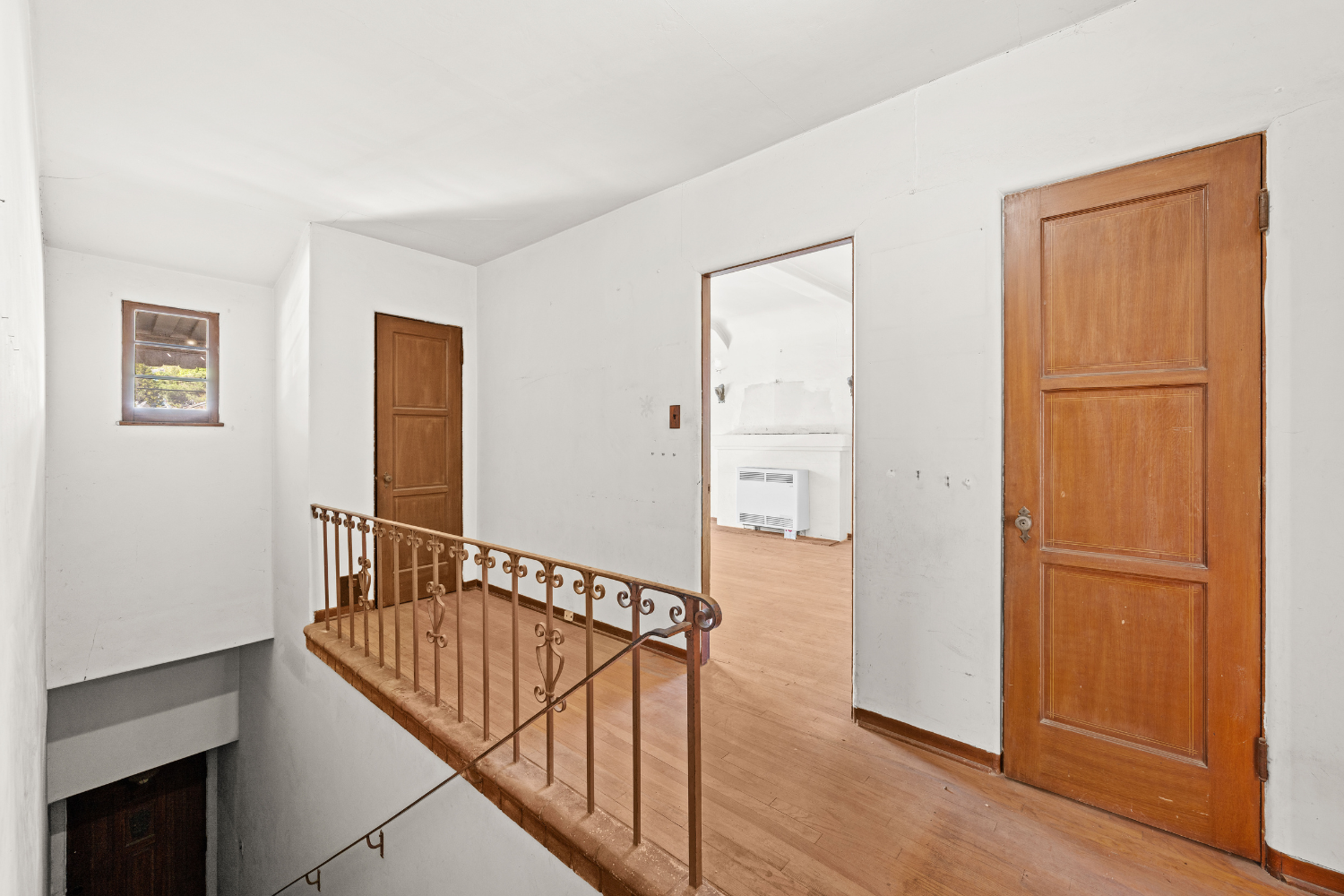 11 2106 Valentine St stairwell