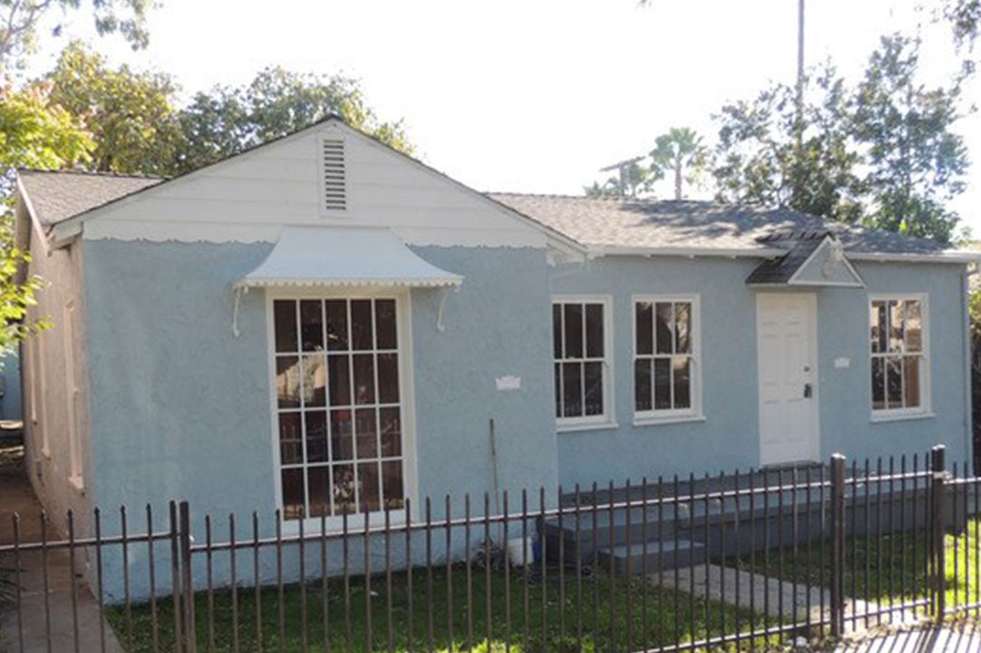 1082