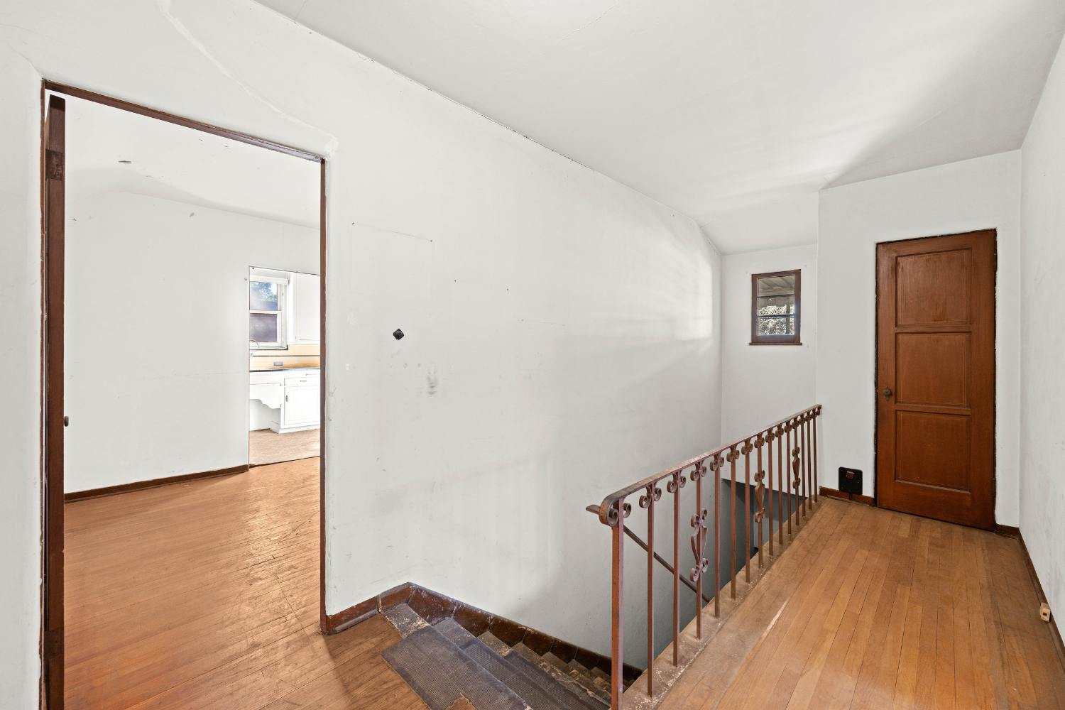 12 2106 Valentine St stairwell