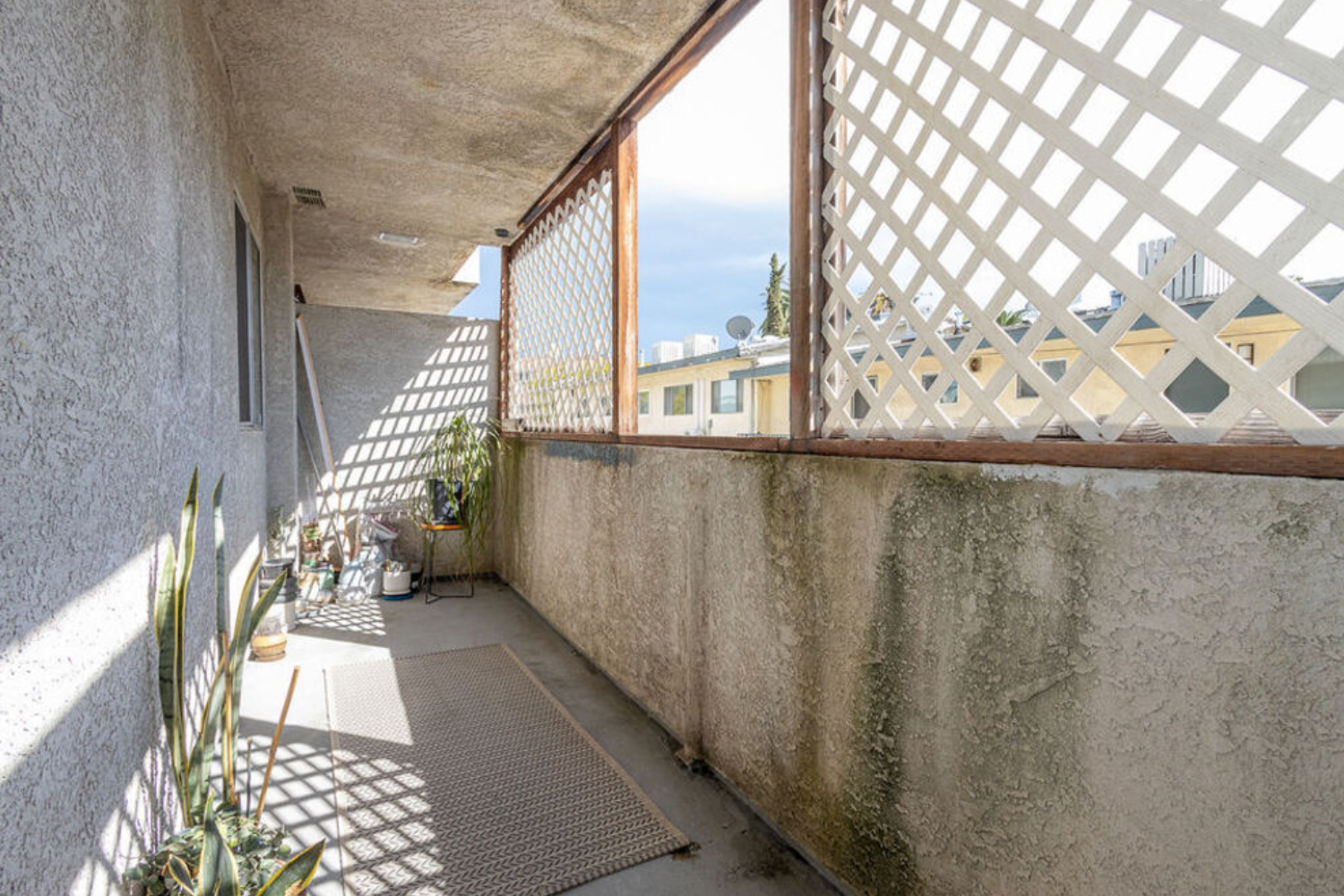 balcony at 611 Mound Avenue #E in South Pasadena