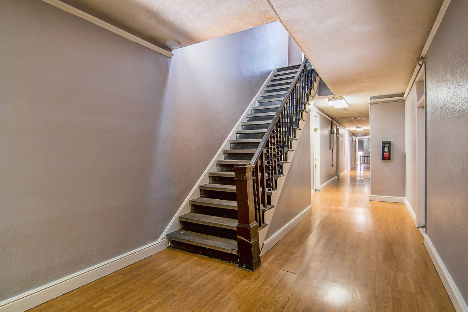 2105-2107 E Cesar Chavez Ave stairs
