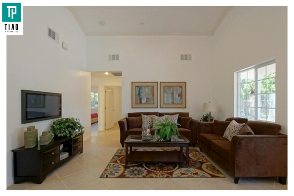 Living room of 2319 Langdale Ave