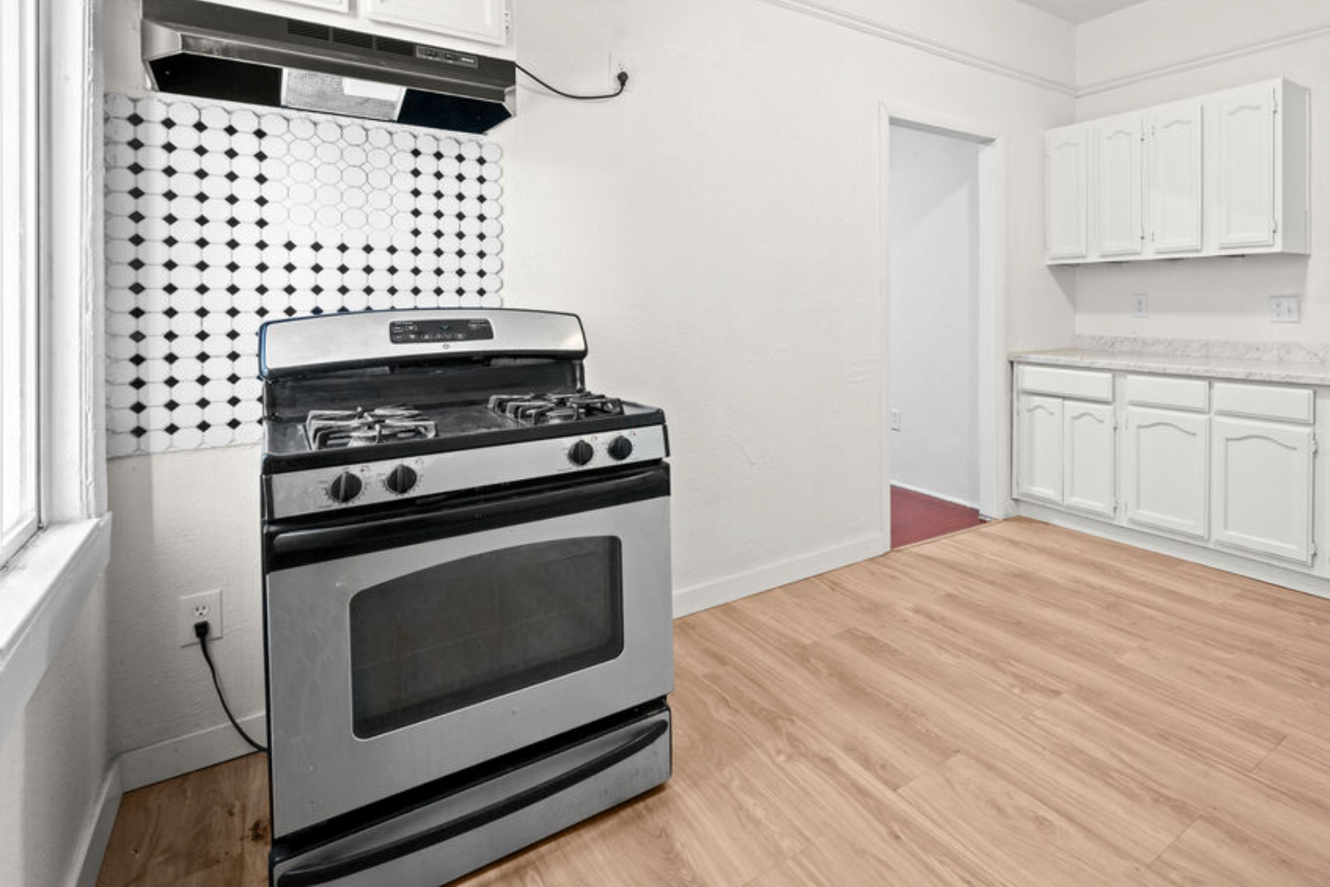 500 N St Louis St kitchen