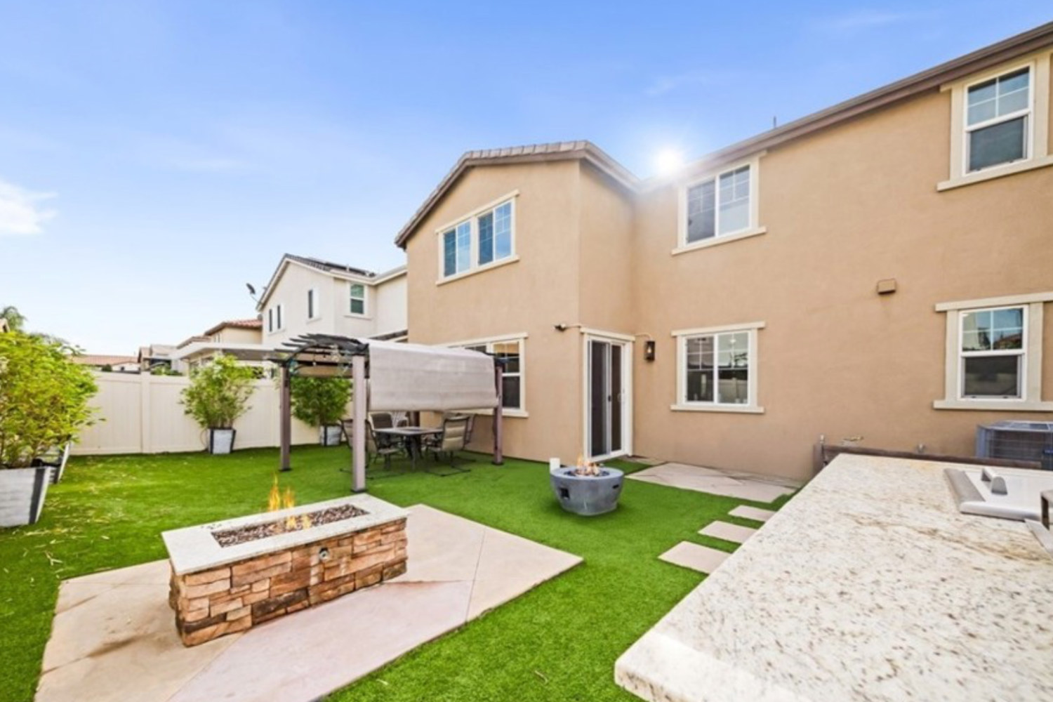 3 16075 Cook Ln, North Hills, CA