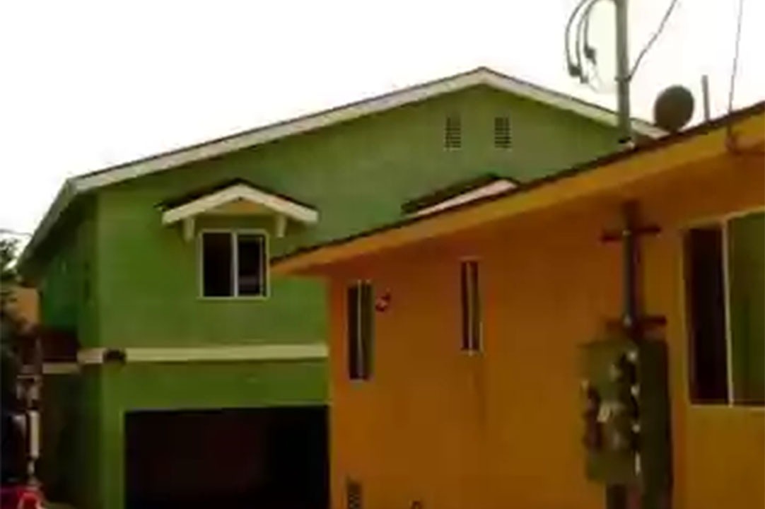 1082