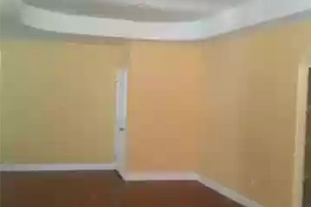 1082