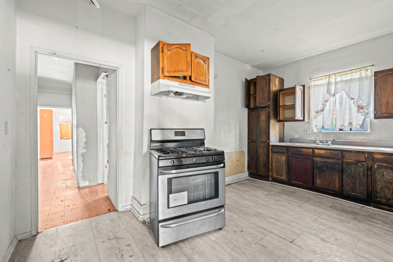 500 N St Louis St kitchen