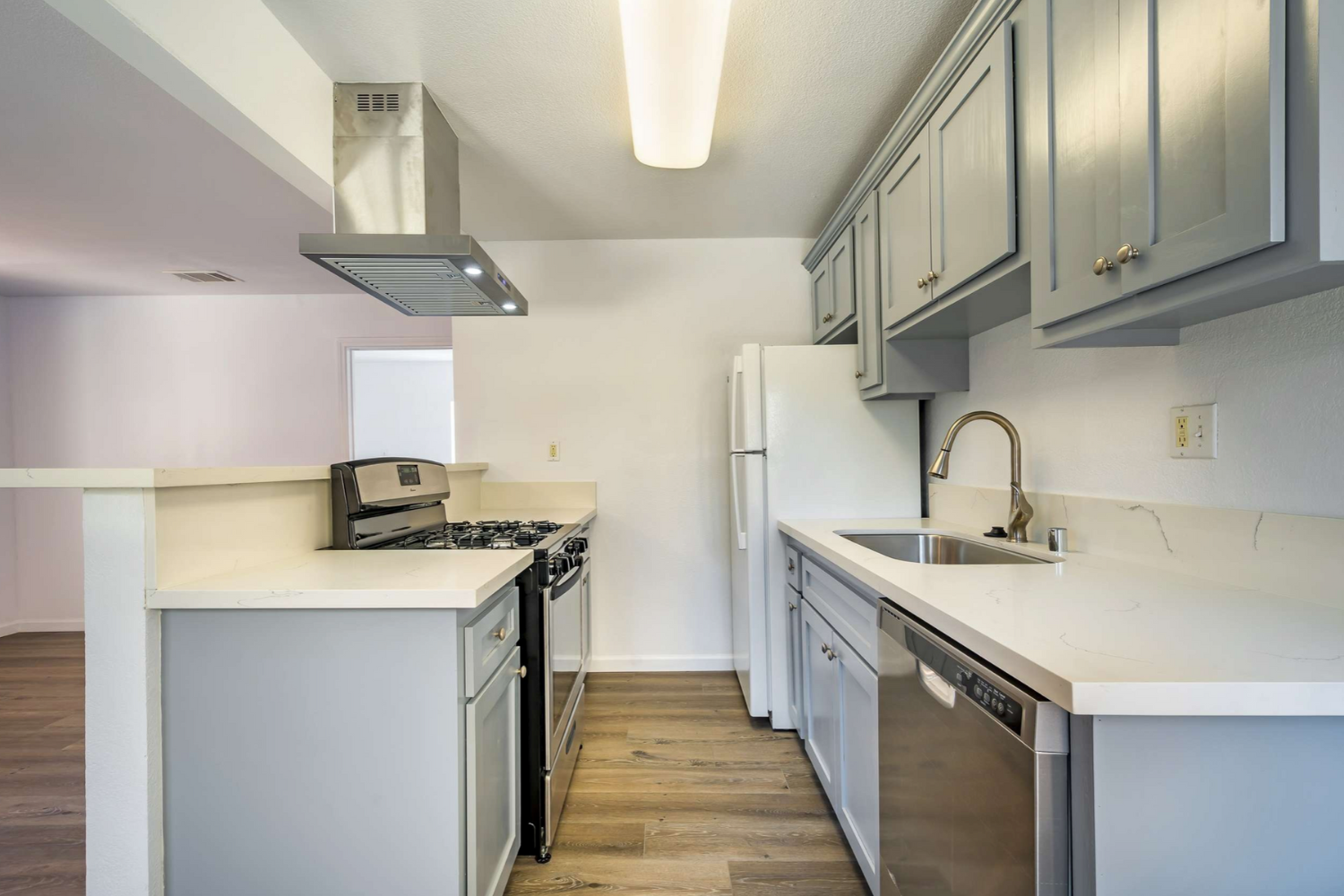 611 Mound Ave #E 3317 E 8th St. kitchen