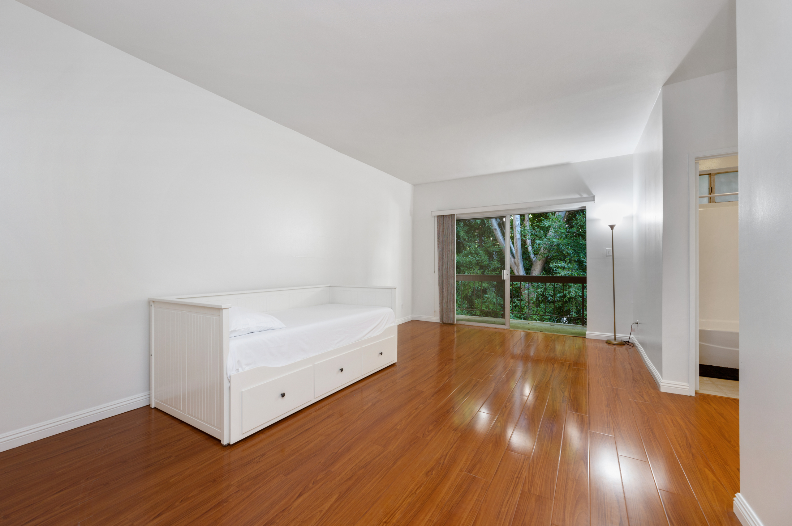 Bedroom of 440 Veteran Ave #307 Westwood