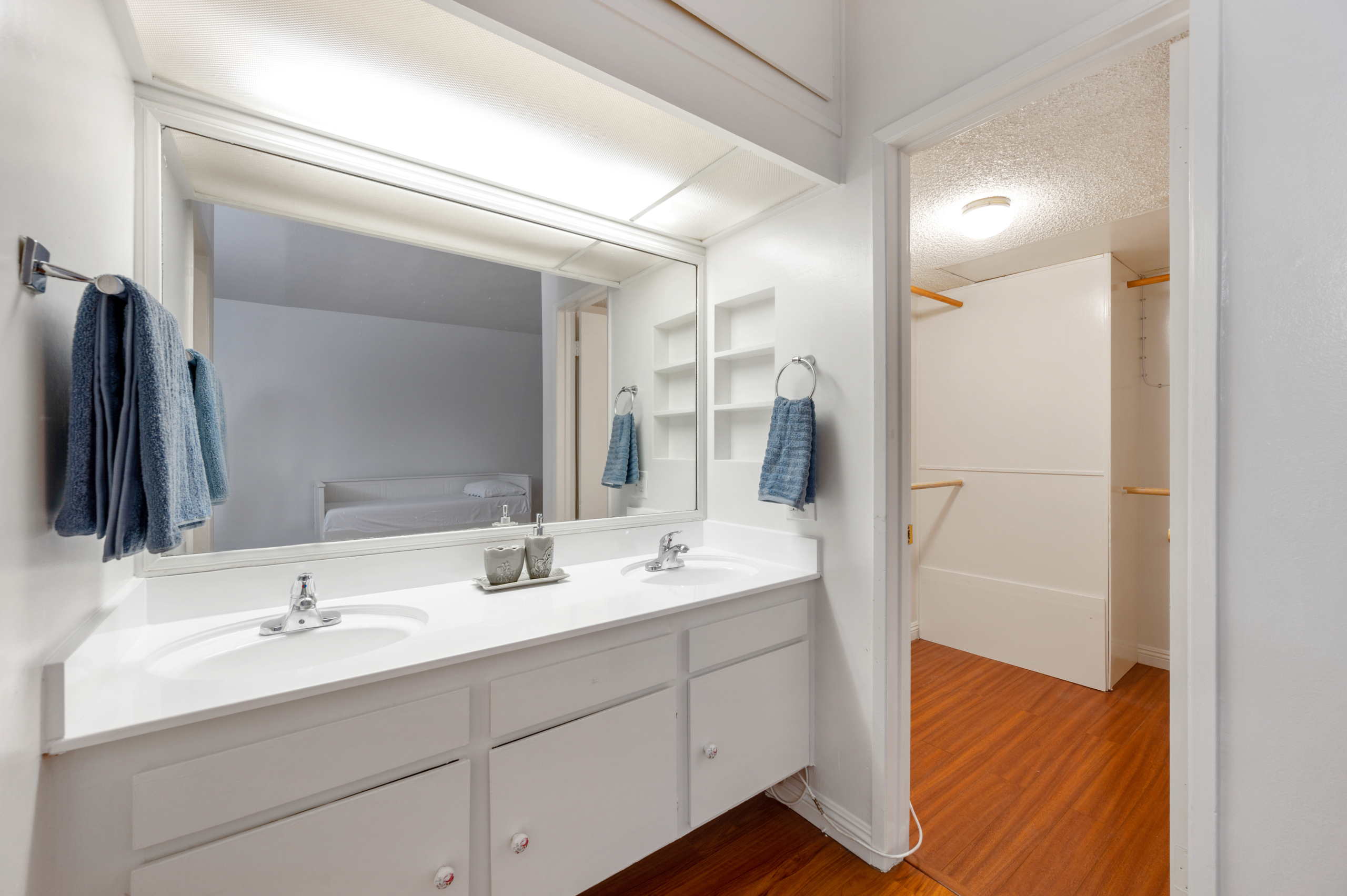 Master bath of 440 Veteran Ave #307 Westwood