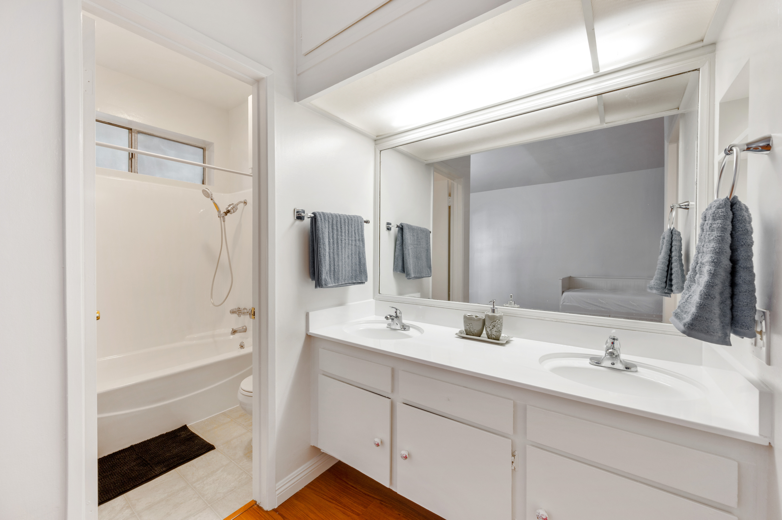 Master bath of 440 Veteran Ave #307 Westwood