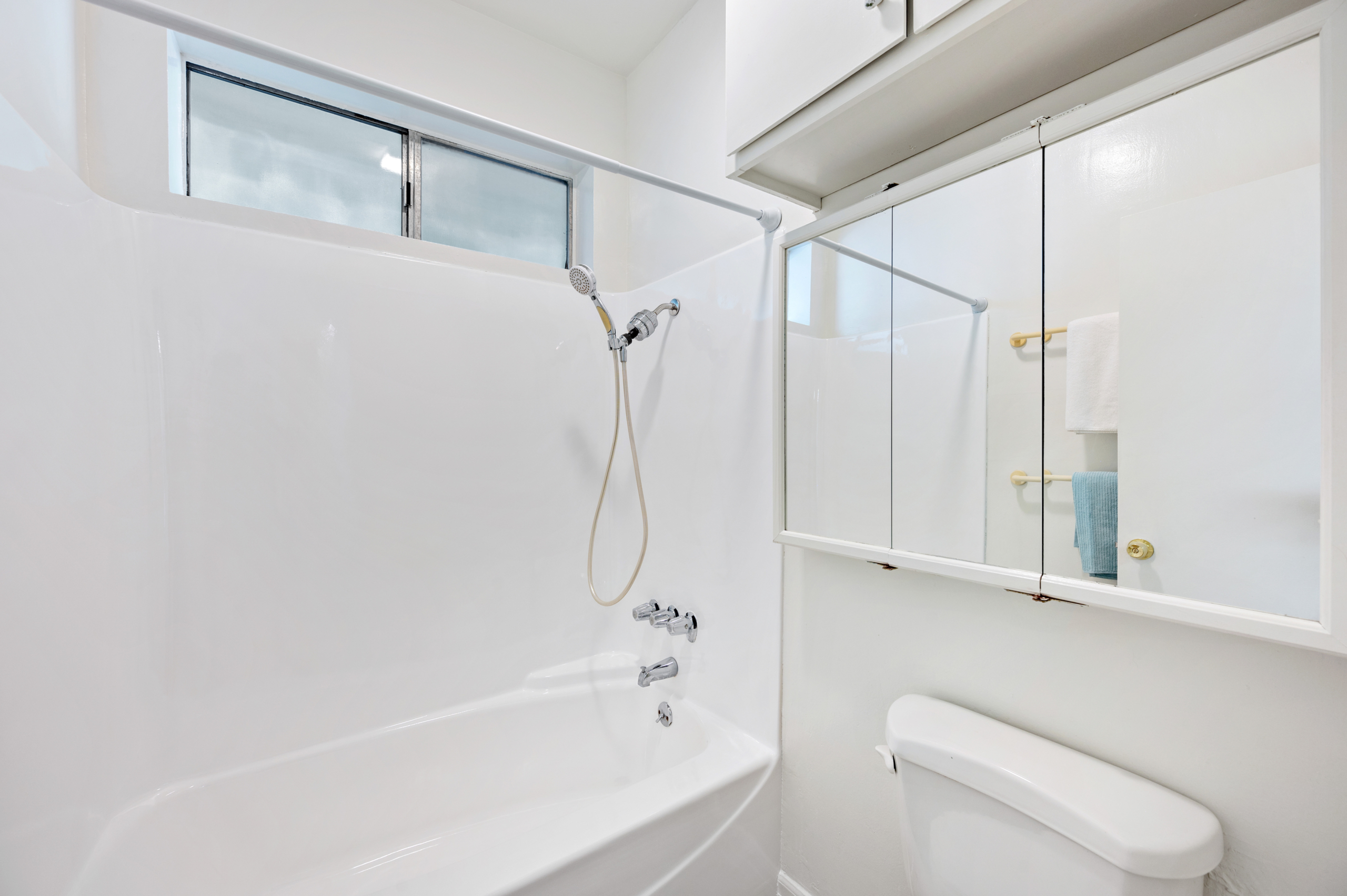 Bath of 440 Veteran Ave #307 Westwood