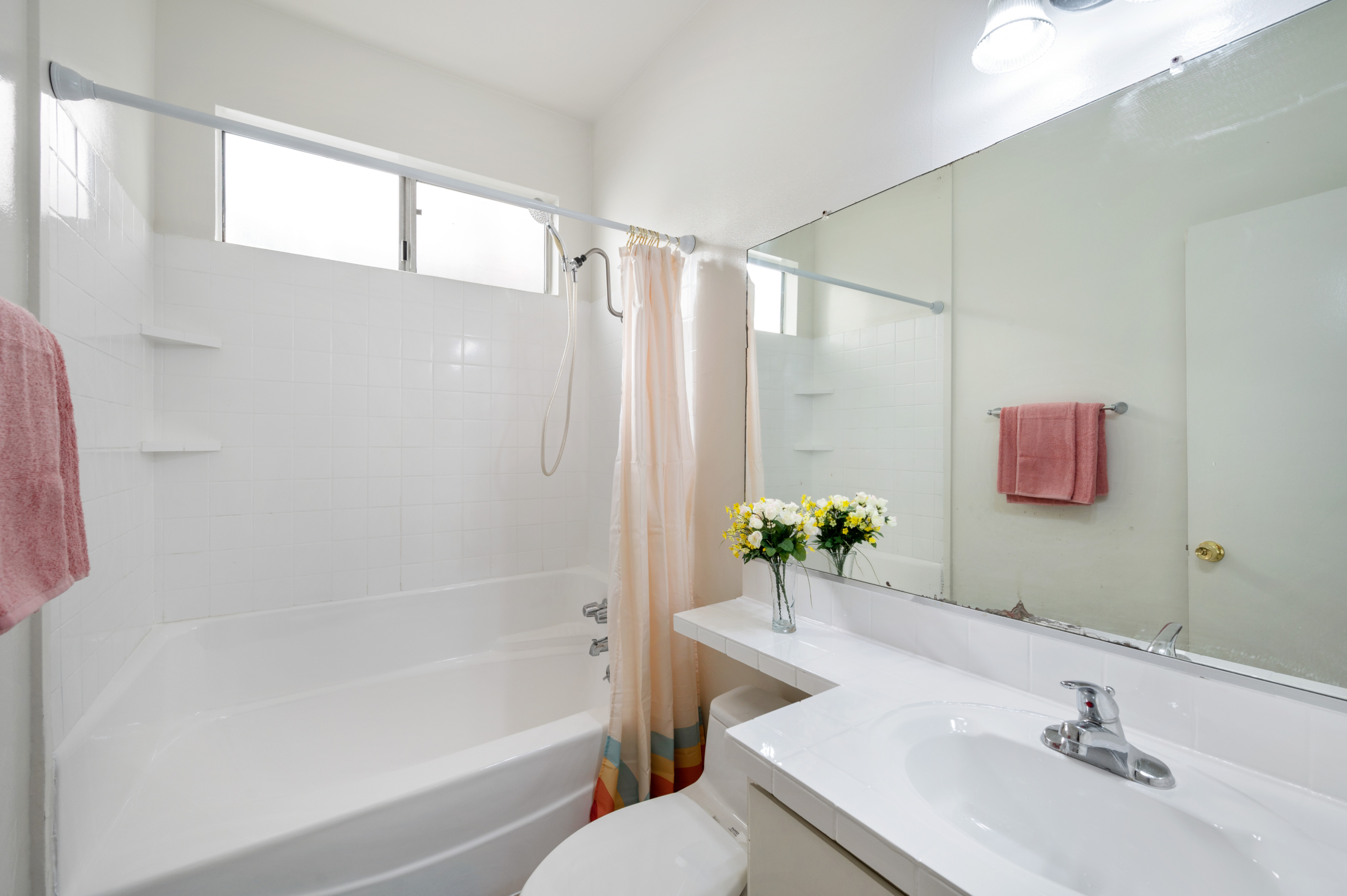 Bath of 440 Veteran Ave #307 Westwood